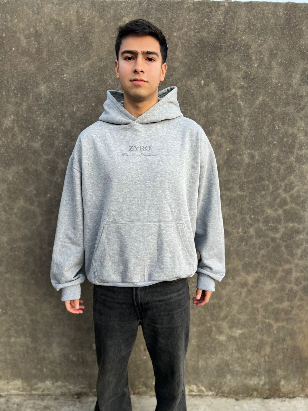 Hoodie ZYRO’S CLUB — Refined Perspective