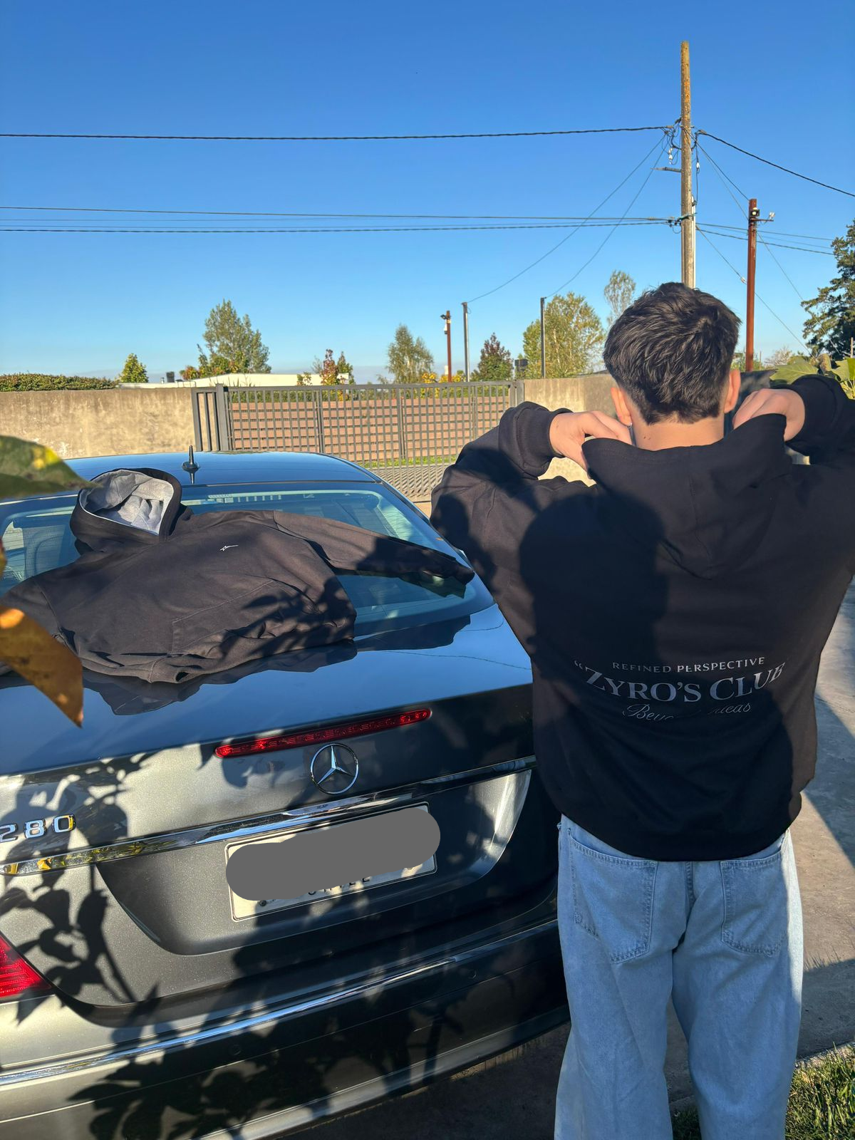 Hoodie ZYRO’S CLUB — Refined Perspective